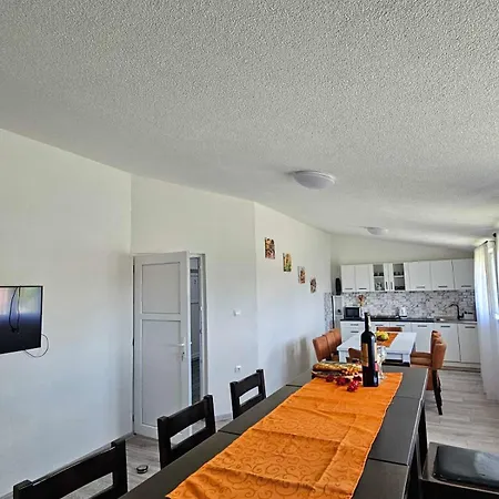 Roots Lägenhet Orasac